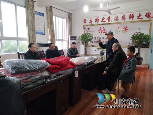 合江县关工委“暖冬行动”走进修竹小学(图1)