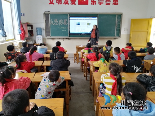 纳溪区天仙镇学校开展反恐防爆安全教育活动(图1) 纳溪区天仙镇学校开展反恐防爆安全教育活动(图1)