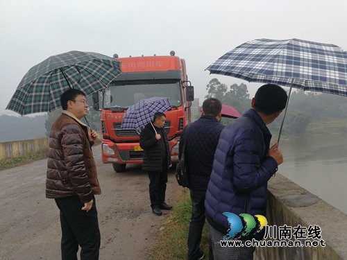 泸县政协主席李镇率队督导濑溪河河长制工作(图1)