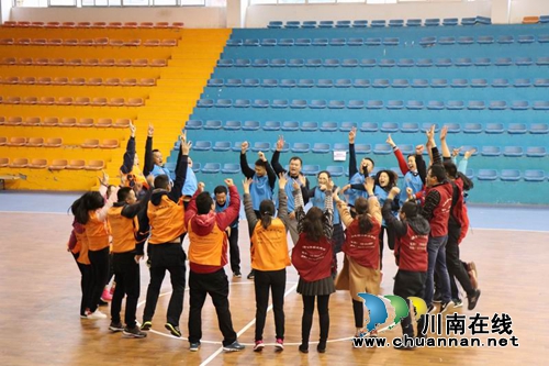 泸县公安局交警大队举行“凝聚你我&nbsp;共赢未来”团队拓展活动(图1)