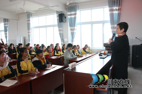 “酒城讲坛·龙城讲堂”走进泸县潮河镇潮河学校(图1)