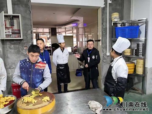 泸县立石镇开展餐饮业食品安全专项整治行动(图1) 泸县立石镇开展餐饮业食品安全专项整治行动(图1)