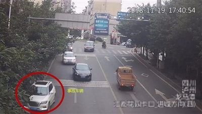 泸州司机下车买口香糖 越野溜下坡撞人致死(图1) 泸州司机下车买口香糖 越野溜下坡撞人致死(图1)