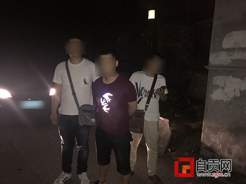 自贡毒贩在市区开制毒窝点 三省警方联手破案(图1) 自贡毒贩在市区开制毒窝点 三省警方联手破案(图1)