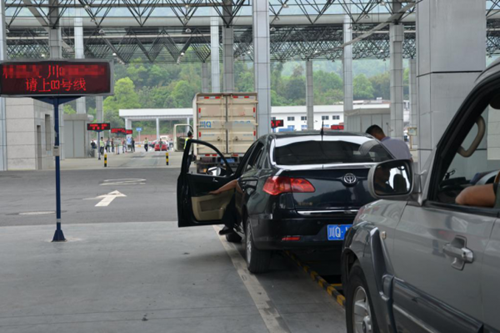 审车找“串串”代办 宜宾一车主被骗数千元(图2) 审车找“串串”代办 宜宾一车主被骗数千元(图2)