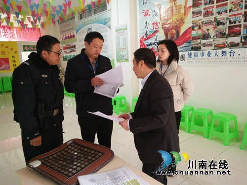 泸县云锦监管所联合食药监、立石派出所开展银发守富行动(图1)