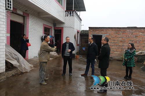 泸县政协副主席杜开卷到百和镇督导当前重点工作(图2) 泸县政协副主席杜开卷到百和镇督导当前重点工作(图2)