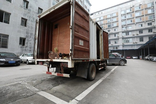 自贡破获制贩毒大案&nbsp;毒贩改装货车流动制毒(图1)