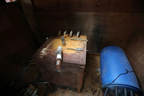 自贡破获制贩毒大案&nbsp;毒贩改装货车流动制毒(图2)