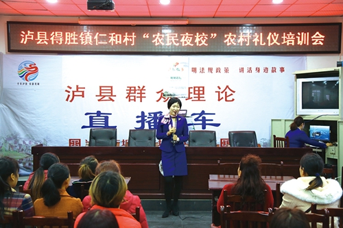 多类课程进夜校&nbsp;丰富多彩新生活(图1)