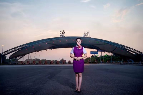 “最美中国路姐”李洁心：浅笑嫣然情暖高速&nbsp;平凡坚守乐在其中(图3)