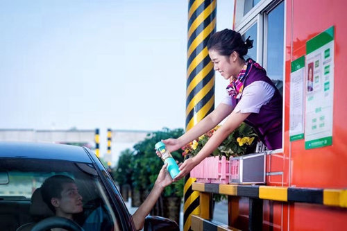 “最美中国路姐”李洁心：浅笑嫣然情暖高速&nbsp;平凡坚守乐在其中(图4)