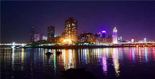 东美西贵南广北兴 泸州未来格局正在形成(图1) 东美西贵南广北兴 泸州未来格局正在形成(图1)