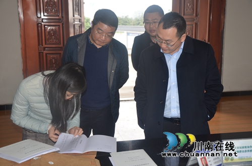 张学彬到泸县太伏镇督导脱贫攻坚工作(图2)