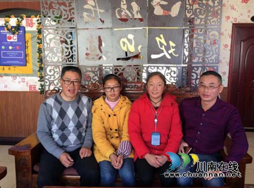 爱心洒满藏乡！泸县教师看望乡城中学困难学生(图1)