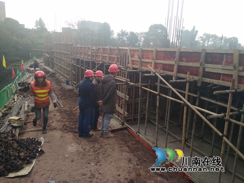 泸县潮河镇组织开展在建工程安全检查(图1)