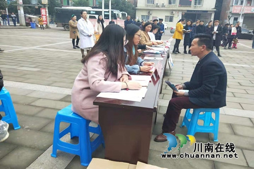 合江县白沙司法所开展“12.4”宪法宣传活动(图1)