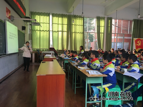 纳溪区“国培计划”（2017）小数送教3班第四次研修活动在逸夫实验小学举行(图3)