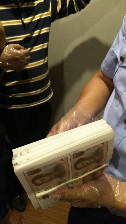 绵阳情侣打印700多张20元假币&nbsp;警方查获原材料(图1)