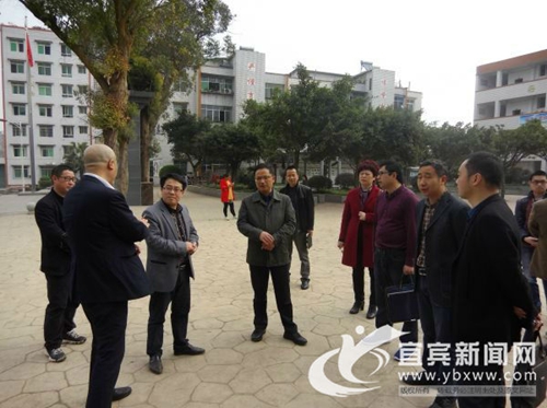 民盟宜宾市委烛光行动照亮贫困山区教育(图2)