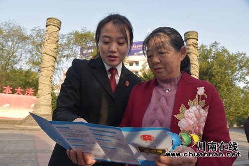 首个宪法宣传周&nbsp;泸州法院开展宪法宣教活动(图3)