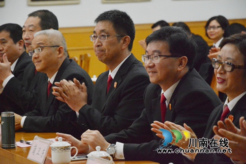 泸州市中级人民法院首次举行干警退休仪式(图3)
