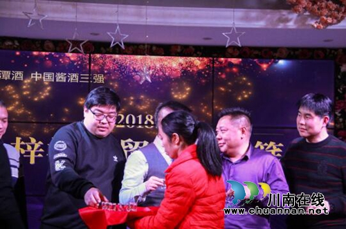 醉美酒城盛业泸州&nbsp;庆潭酒核心客户梓祥商贸开业(图8)