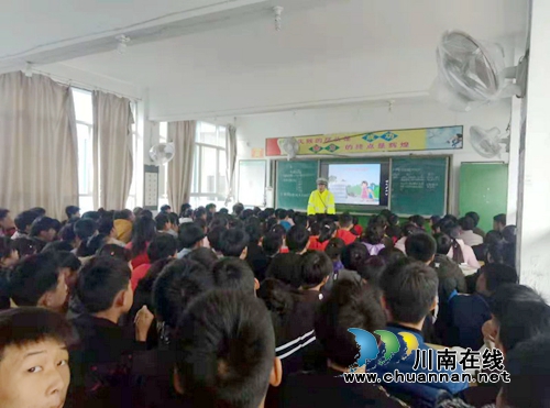 宜宾筠连交警大队“四项举措”开展“12.2”宣传活动(图2)