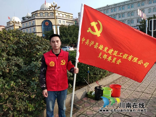 创建文明城市&nbsp;泸县“三兄弟”在行动(图1)