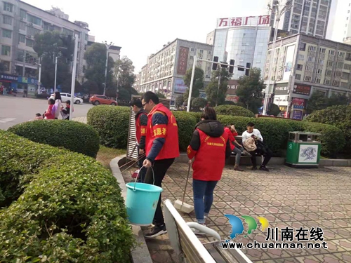 创建文明城市&nbsp;泸县“三兄弟”在行动(图3)