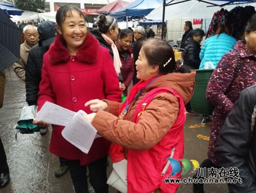 龙马潭区特兴街道街村社区开展巩固创文成果志愿服务活动(图1)