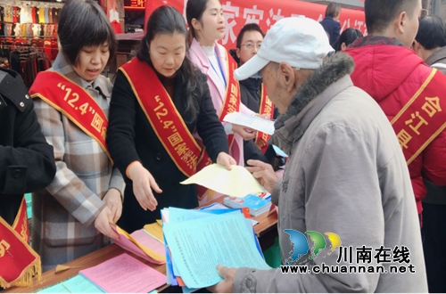 合江县档案局开展地方志工作条例宣传活动(图1)