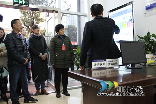 江阳区司法局张坝司法所举办第一届开放日活动——社会各界代表“零距离”体验司法所工作(图1)