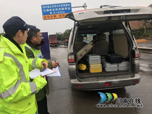 泸县立石镇开展道路交通安全大劝导大整治行动(图1)