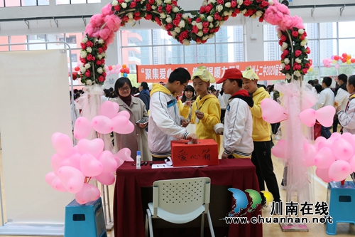 微爱暖寒冬！泸州十二中开展爱心义卖活动(图3)