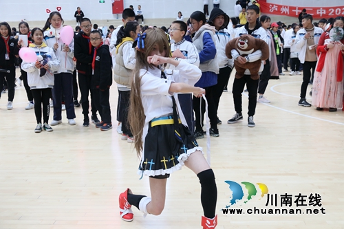 微爱暖寒冬！泸州十二中开展爱心义卖活动(图8)