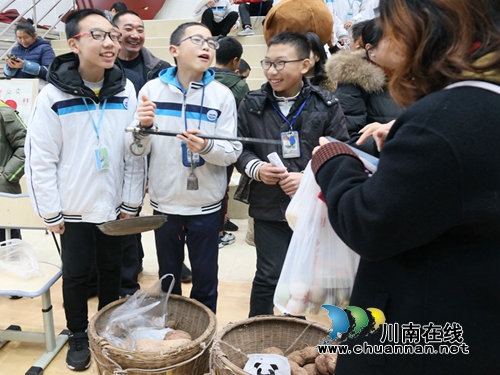 微爱暖寒冬！泸州十二中开展爱心义卖活动(图10)