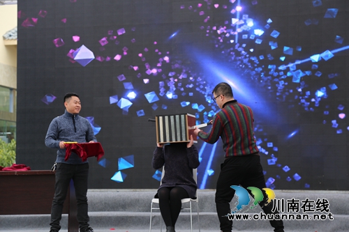 泸县举行福音杯“政企一家亲又清”文艺汇演(图3)