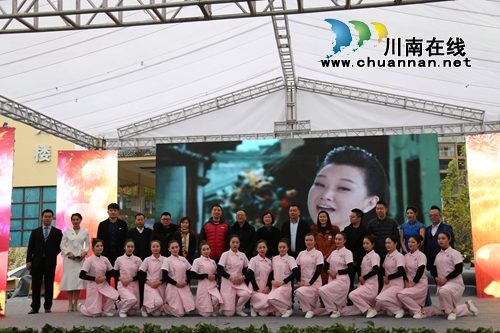 泸县举行福音杯“政企一家亲又清”文艺汇演(图5)