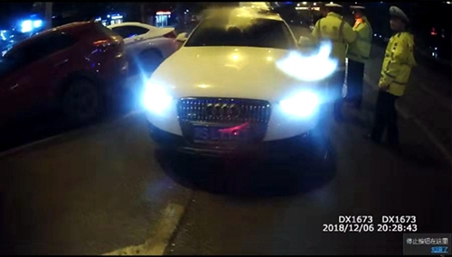 达州“奥迪男”醉驾遭查&nbsp;万元贿赂交警求放过(图2)