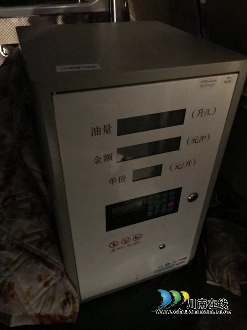 泸州：面包车变“加油站”&nbsp;高速交警逮个正着(图3)