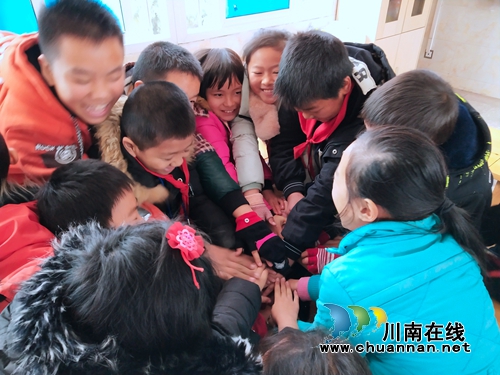 泸县立石镇开展“师生互相承诺，共创和谐教育”主题班会(图2)