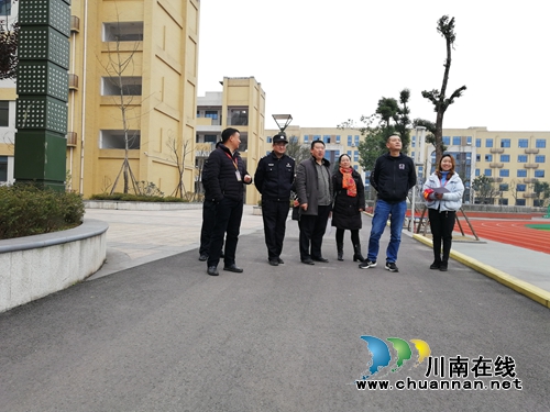 江阳区况场街道教管中心到张坝街道辖区学校进行2018年四季度交叉安全检查(图1)