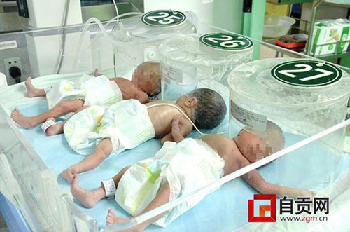 幸福三重奏！自贡35岁高龄产妇诞下三胞胎(图1)