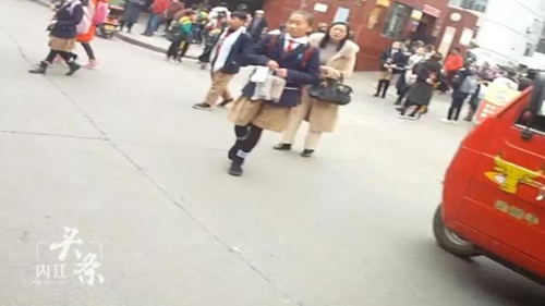 寒冬不冷！内江小学生两杯奶茶温暖了整个内江(图1)