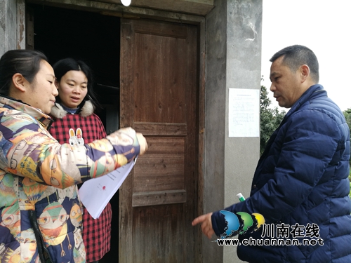 江阳区张坝街道沙坪社区开展非洲猪瘟防控入户宣传(图1)