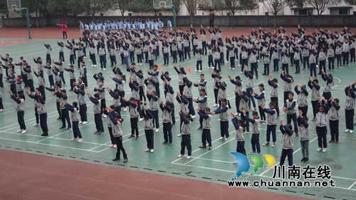 合江九支中学举行大课间比赛(图2)