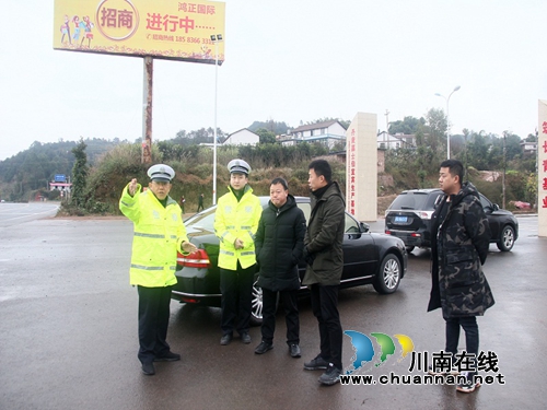 宜宾叙州区交管大队联合管委会人员对事故多发点段开展隐患排查(图2)
