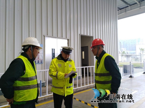 宜宾叙州区公安交警深入嘉士伯啤酒厂开展交通安全宣传(图2)
