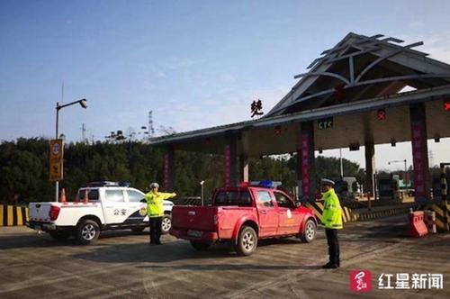 兴文地震&nbsp;宜叙高速设四个救灾绿色通道开启(图1)